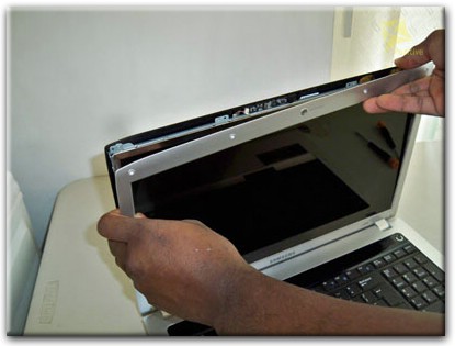 Замена экрана ноутбука Samsung в Тосно